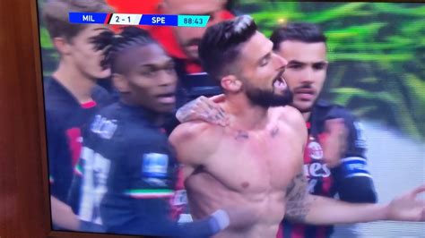 Live Milan Spezia Gol Ed Espulsione Per Giroud Youtube