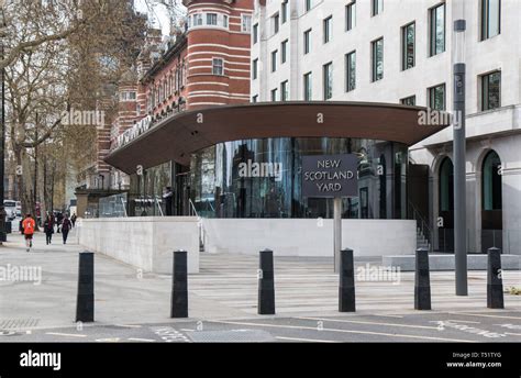 New Scotland yard sign Stock Photo - Alamy