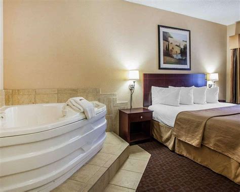 Romantic Hotels with Hot Tub in Room in Peoria ️ 2025