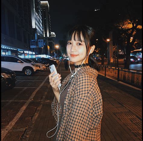 Cô bạn Trung Quốc được mệnh danh hot girl má lúm vì xinh như búp bê