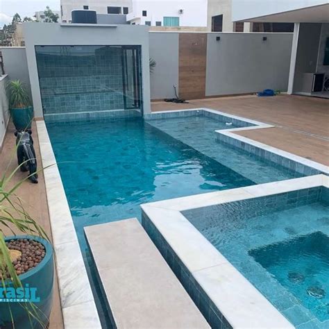 Piscina Com Hidro Integrada - Piscina de alvenaria com prainha e hidro - Brasil Piscinas