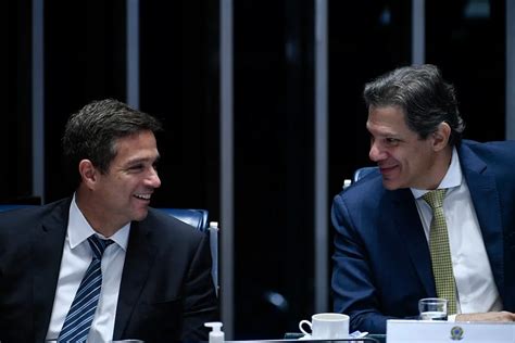 Prêmio De Revista A Fernando Haddad E Campos Neto é Recado Ao Governo