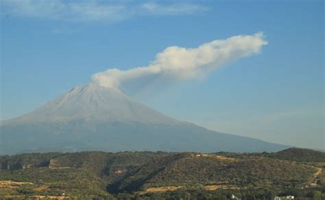 Volc N Popocat Petl Presenta Cuatro Impresionantes Explosiones El