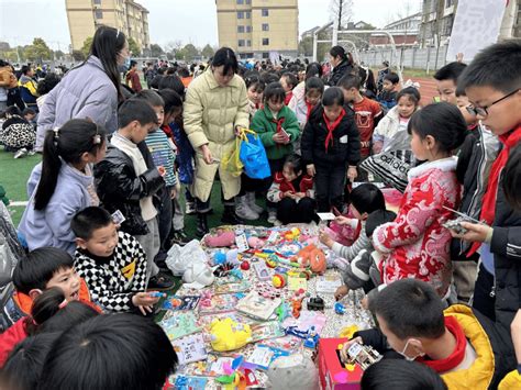 “爱”不闲置，“锋”火相传——西湖中心小学开展爱心义卖活动顾客班级工作