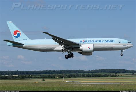 HL8226 Korean Air Lines Boeing 777 FB5 Photo By Wolfgang Kaiser ID