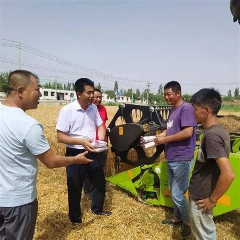 市农业农村局：为农机手送清凉 助力小麦收割工作顺利进行作业颗粒归仓保障