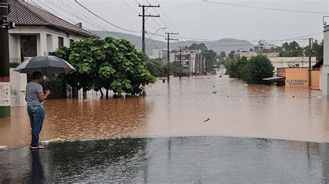 Lluvias Intensas Dejan 10 Muertos Y Decenas De Desaparecidos En Brasil