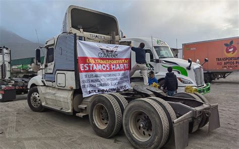 Transportistas De Carga Pesada Protestan En NL Para Denunciar