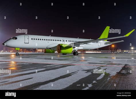 Modern passenger airplane on the night airport apron Stock Photo - Alamy