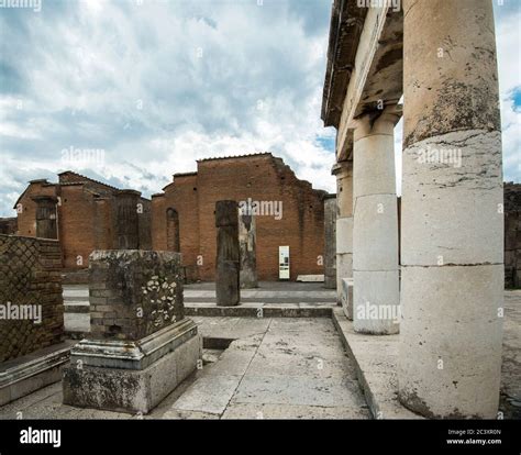 The Forum Ancient Roman Pompeii Temple Of Jupiter Pompeii Campania