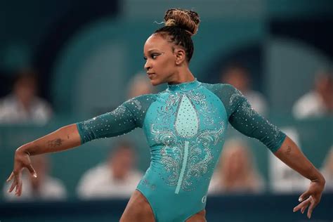 Na Ltima Dan A Rebeca Andrade Ouro No Solo E Se Isola Como Maior