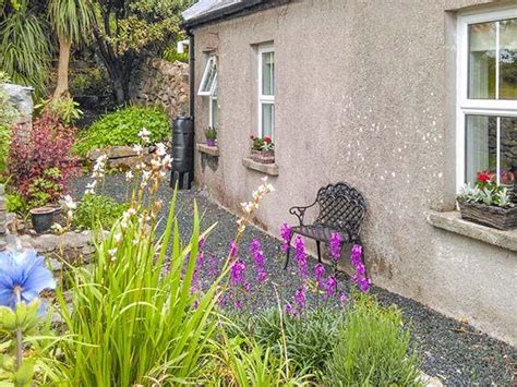 Gable Cottage In Roundstone Galway Sleeps 5