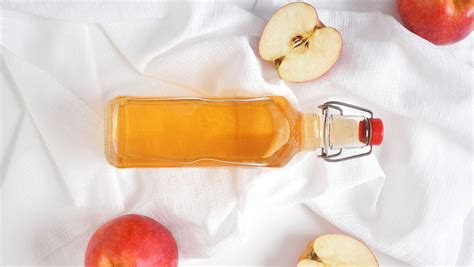 6 Apple Cider Vinegar Bath Benefits—plus How To Take One