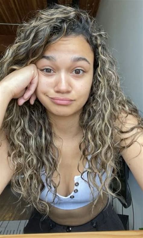Madison Bailey Highlights Curly Hair Colored Curly Hair Blonde Highlights Curly Hair