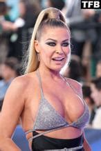 Carmen Electra Sexy Shows Off Her Hot Boobs At The Peoples Choice Awards In Santa Monica