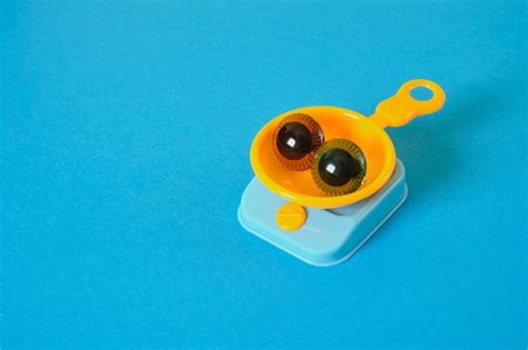 Premium Photo Friendly Funny Face Concept Toy Eyes In A Plastic