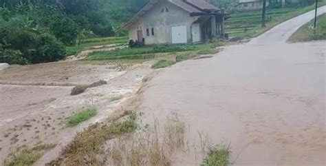 Desa Simpang Dilanda Banjir Dan Longsor Cianjur Ekspres