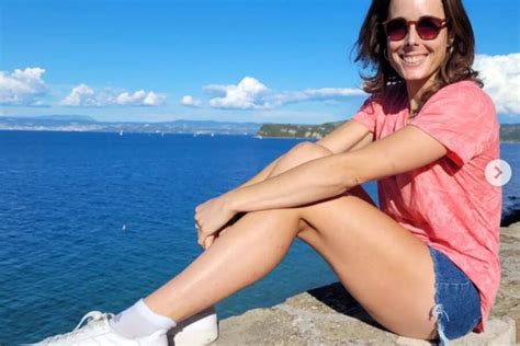 Instagram Reem Kherici Prolonge L T En Bikini Transformation Capillaire Pour L Na