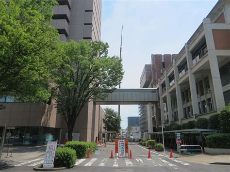 建設中の前橋市議会庁舎は足場解体工事中