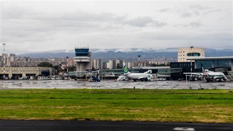 Incendio All Aeroporto Di Catania Tutti Salvi I Passeggeri Ma Lo