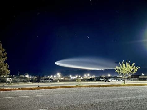 Asombro En El Cielo Por La Luz Del Cohete Falcon 9