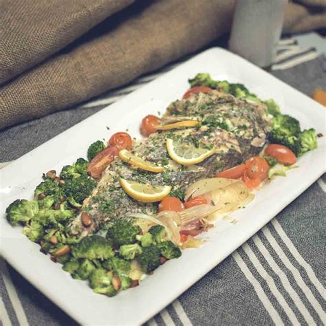 CORVINA AL HORNO CON VEGETALES Cocineros Argentinos