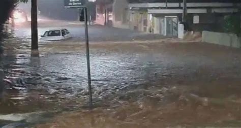 Chuva forte causa estragos em vários pontos de São João da Boa Vista