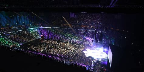 Staff members explain how the Smoothie king center is cleaned 4