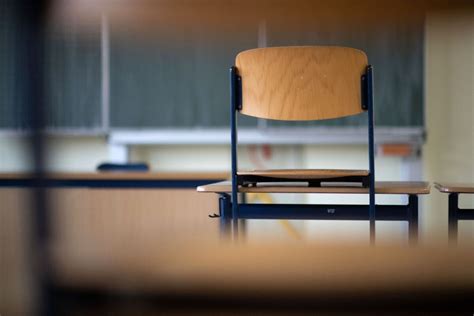 Neue Gymnasien In Berlin Grundsteinlegung In Hellersdorf