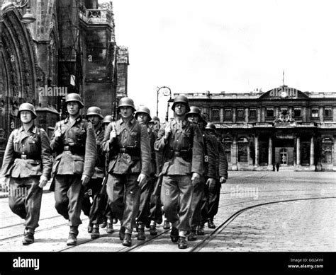 German Soldiers At Bordeaux 1940 France World War 2 Stock Photo Alamy