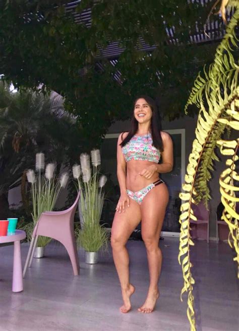 4 Hot Sexy Camila Rojas Bikini Pics