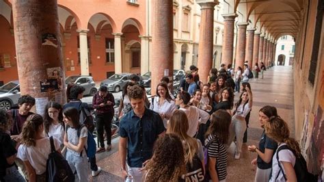 Ansia e attesa questa è la scuola oggi lo sfogo dei maturandi nei