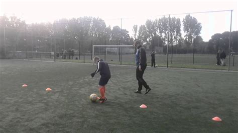 Voetbaltraining Voor Kinderen Met Een Beperking YouTube