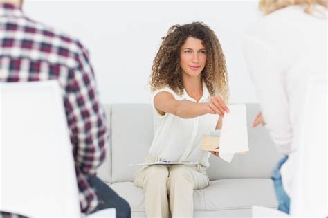 Premium Photo Therapist Handing A Tissue To Woman At Couples Therapy