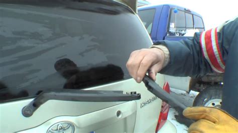 How To Replace Toyota Highlander Rear Wiper