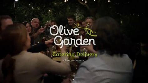 Olive Garden Catering Delivery TV Commercial, 'Come Together for the Holidays' - iSpot.tv