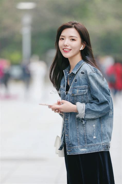 Thầy giáo hot boy cô giáo nữ thần ở Trung Quốc hậu nổi tiếng Người nghỉ việc đi du học người
