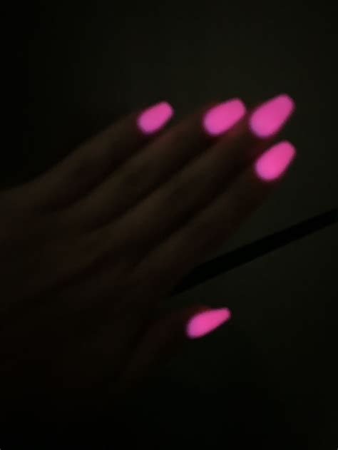 Hot pink glow in the dark dip powder nails. Color: Dp 79 from Sparkle & Co. | Glow nails, Neon ...