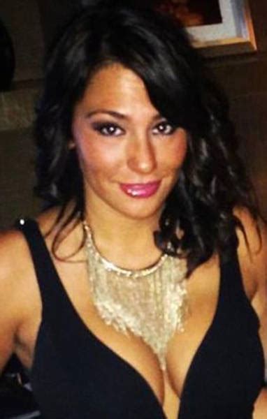 Girl Loses A High Paying Job Offer After Bosses Found Her Lesbian Selfie Online Pics