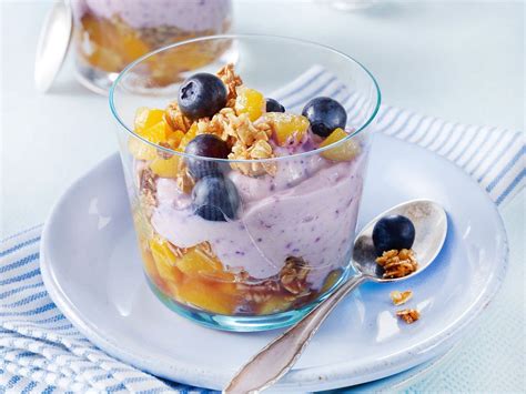 Heidelbeer Aprikosen Schichtcreme Mit Haferflocken Mandel Crunch Rezept