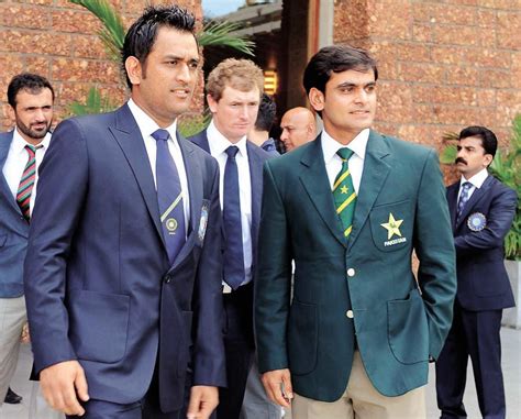 Pakistan T20 Captain Mohammad Hafeez And Indian Dhoni Picture