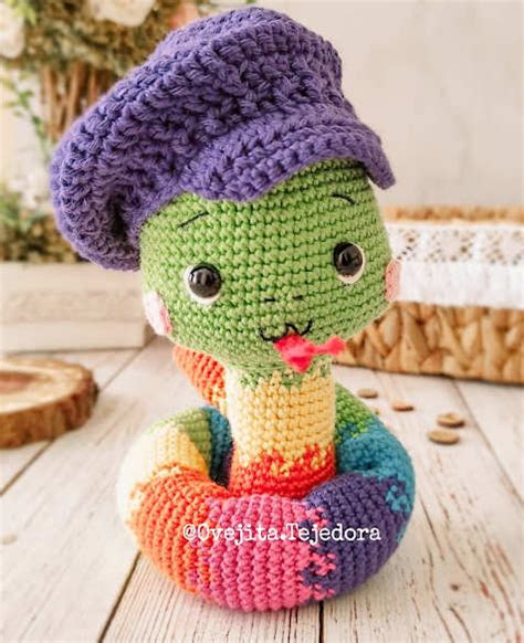 Patrón gratis amigurumi de niña disfrazada de pollito amigurumis y más