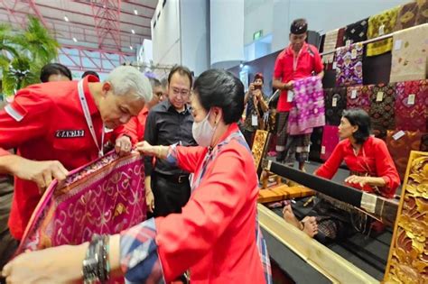 Ganjar Pranowo Dampingi Megawati Tinjau Pameran Pangan Di Rakernas Iv Pdip