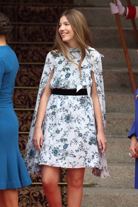 La Infanta Sofía Deslumbra Con Un Vestido Capa De Flores En La Jura De La Constitución De La