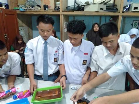 Pengabdian Kepada Masyarakat Di Smk Dhuafa Padang Pnp Motivasi Siswa