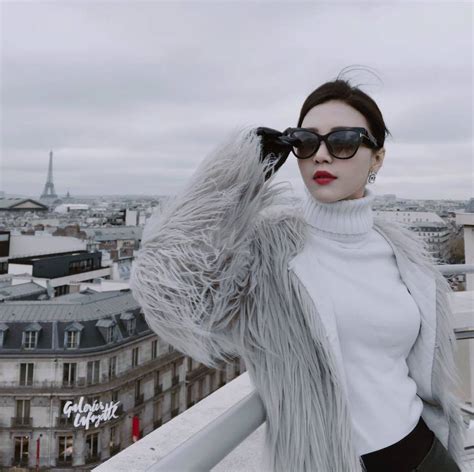 Nhan sắc hot girl hàng không cổ vũ World Cup năm trước giờ ra sao