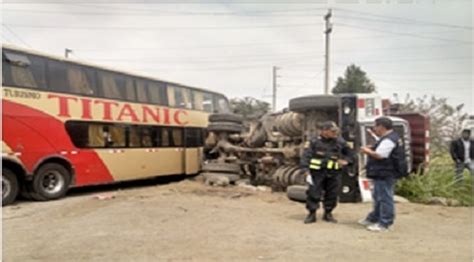 24 Heridos En Choque De ómnibus Con Tráiler En Sintuco Trujillo Informa