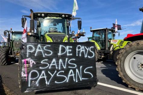 Manifestation Des Agriculteurs Blocage De L A75 Par Des Tracteurs