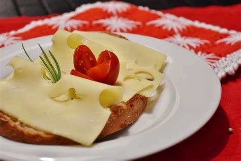 Emmental Cheese: A Swiss Classic – Recette Magazine