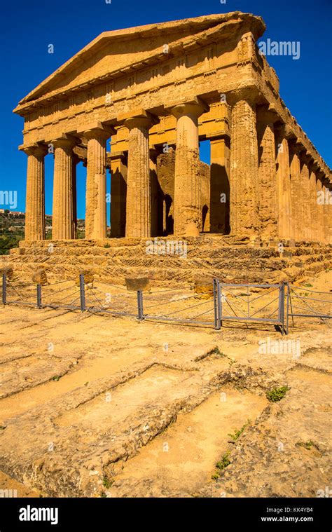 Templo De La Concordia En El Valle De Los Templos De Agrigento Sicilia